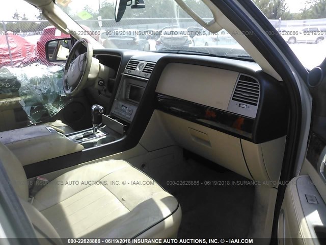 5LMFU27546LJ26423 - 2006 LINCOLN NAVIGATOR TEAL photo 5