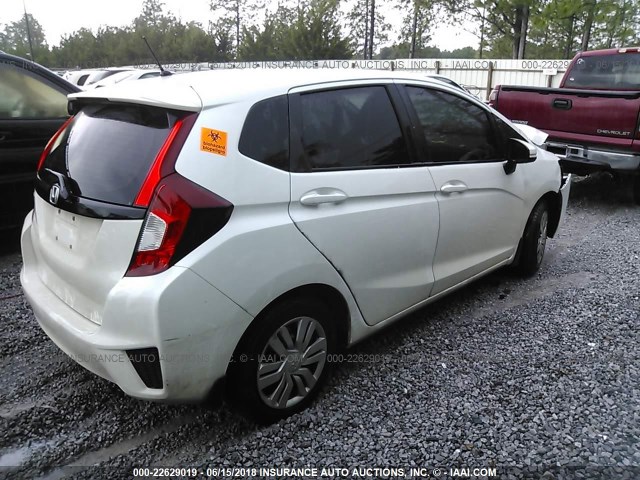 3HGGK5G5XFM742436 - 2015 HONDA FIT LX WHITE photo 4