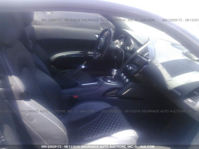 WUAAUAFG8EN000599 - 2014 AUDI R8 4.2 QUATTRO GRAY photo 5