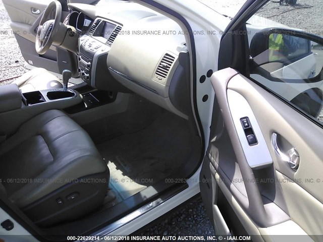 JN8AZ18UX9W011996 - 2009 NISSAN MURANO S/SL WHITE photo 5