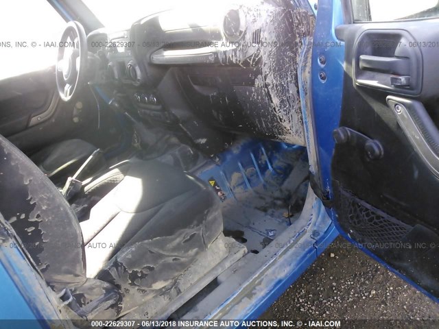 1C4AJWAG4GL308295 - 2016 JEEP WRANGLER SPORT 蓝色 照片 5