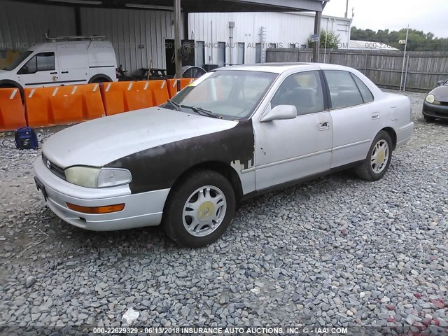 4T1VK13EXNU019308 - 1992 TOYOTA CAMRY XLE SILVER photo 2