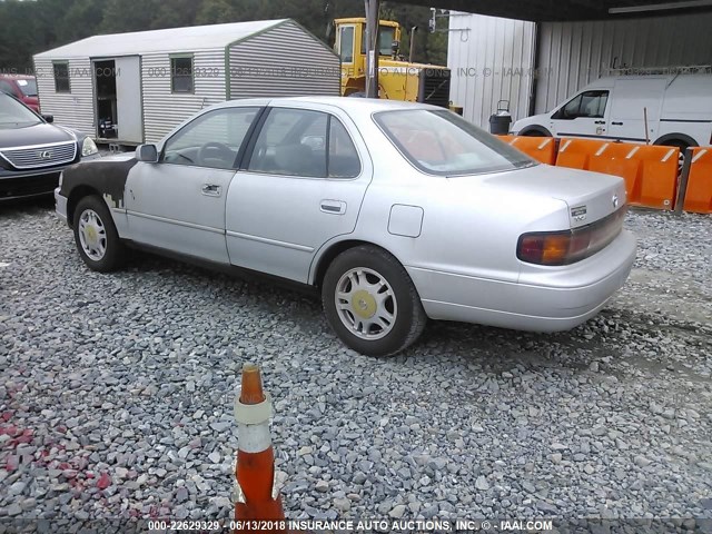 4T1VK13EXNU019308 - 1992 TOYOTA CAMRY XLE SILVER photo 3