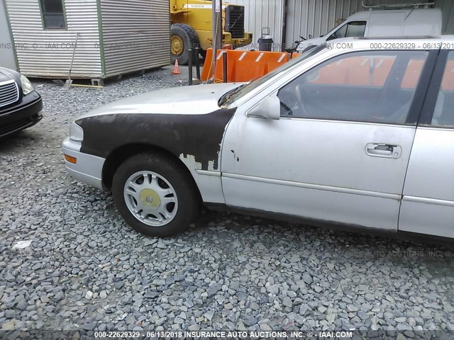 4T1VK13EXNU019308 - 1992 TOYOTA CAMRY XLE SILVER photo 6