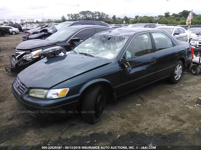 4T1BF22K5WU044977 - 1998 TOYOTA CAMRY CE/LE/XLE GREEN photo 2