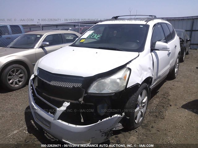 1GNEV33D49S112820 - 2009 CHEVROLET TRAVERSE LTZ WHITE photo 2