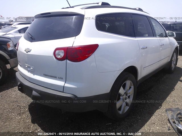 1GNEV33D49S112820 - 2009 CHEVROLET TRAVERSE LTZ WHITE photo 4