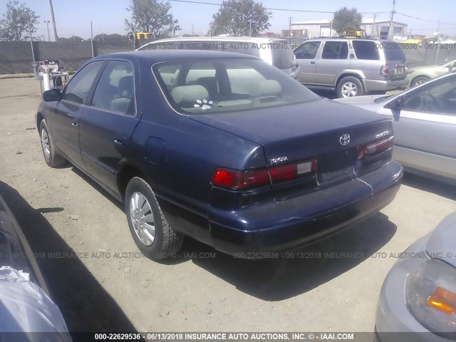 JT2BG22K6W0205399 - 1998 TOYOTA CAMRY CE/LE/XLE PURPLE photo 3