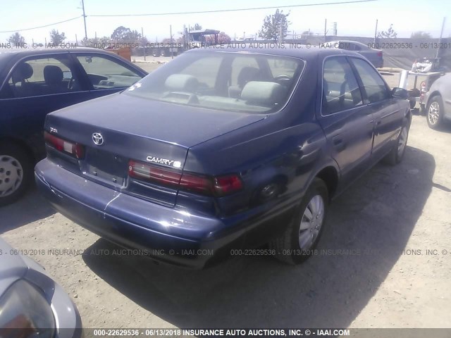 JT2BG22K6W0205399 - 1998 TOYOTA CAMRY CE/LE/XLE PURPLE photo 4