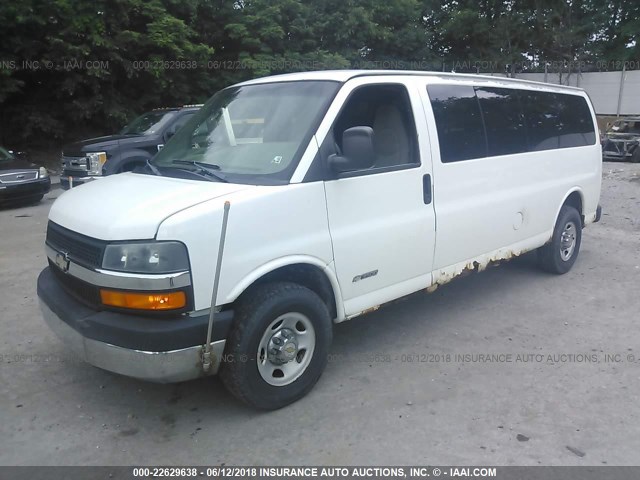 1GAHG39U331201727 - 2003 CHEVROLET EXPRESS G3500  WHITE photo 2