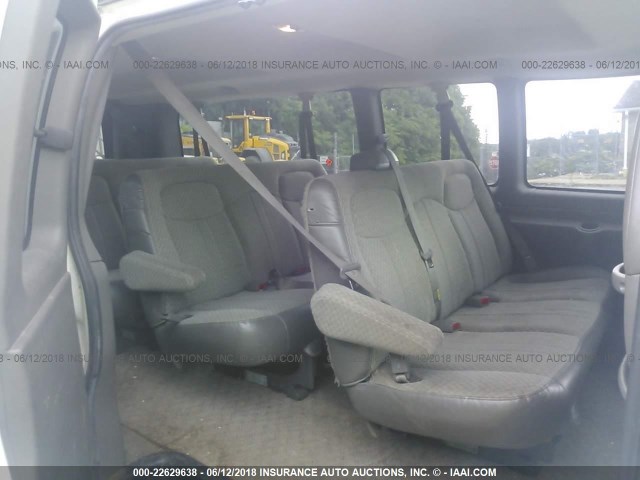 1GAHG39U331201727 - 2003 CHEVROLET EXPRESS G3500  WHITE photo 8