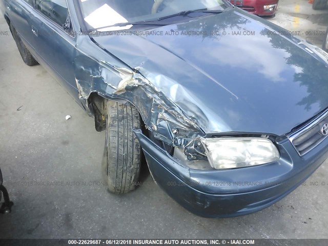 4T1BF22KX1U959137 - 2001 TOYOTA CAMRY LE/XLE BLUE photo 6