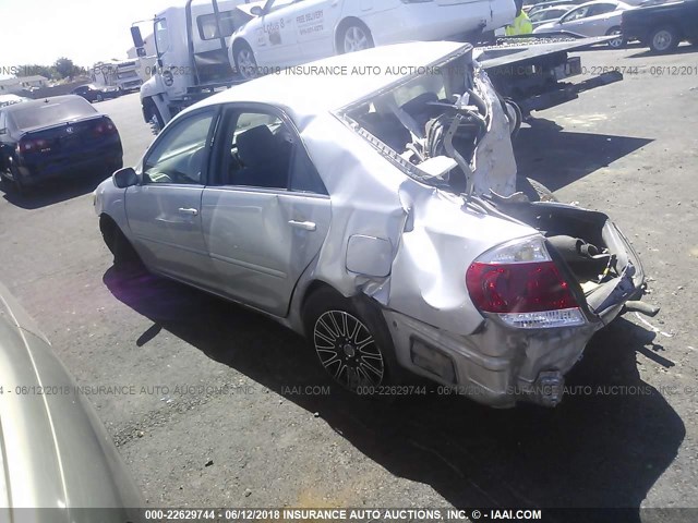 4T1BE30K46U154611 - 2006 TOYOTA CAMRY LE/XLE/SE ვერცხლისფერი ფოტო 3