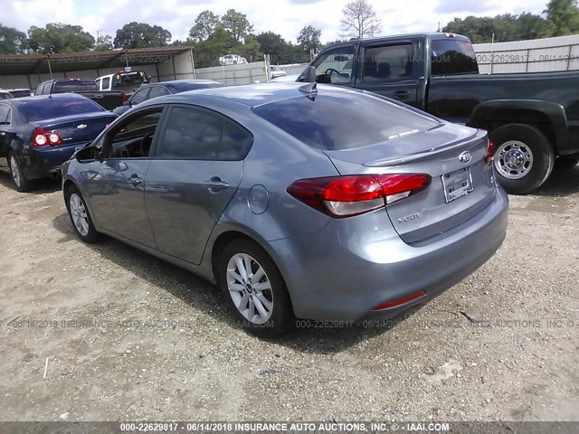 3KPFL4A79HE110150 - 2017 KIA FORTE LX/S Light Blue photo 3