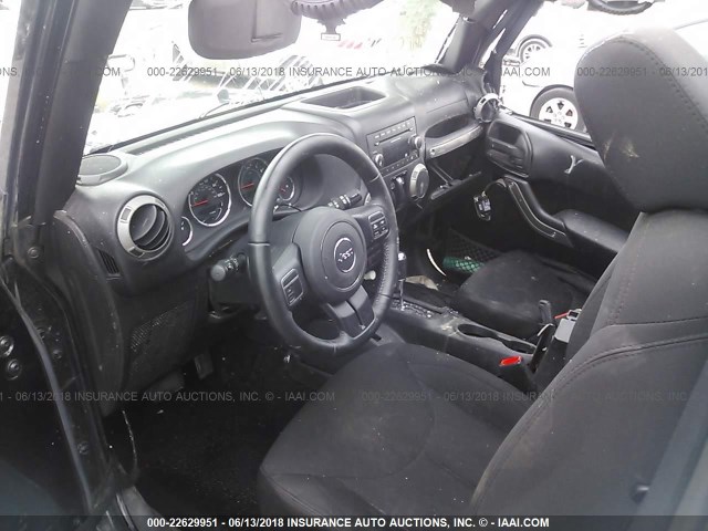 1C4AJWAG8FL712795 - 2015 JEEP WRANGLER SPORT BLACK photo 5