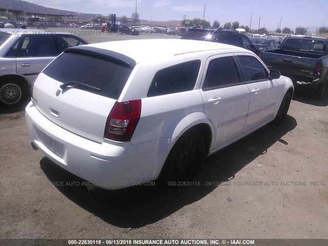 2D4FV47T06H416639 - 2006 DODGE MAGNUM SE WHITE photo 4