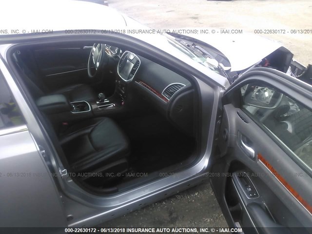 2C3CCAAG1EH335751 - 2014 CHRYSLER 300 SILVER photo 5