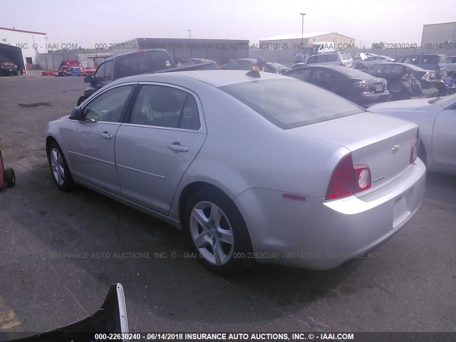 1G1ZB5E07CF339940 - 2012 CHEVROLET MALIBU LS Gümüş foto 3