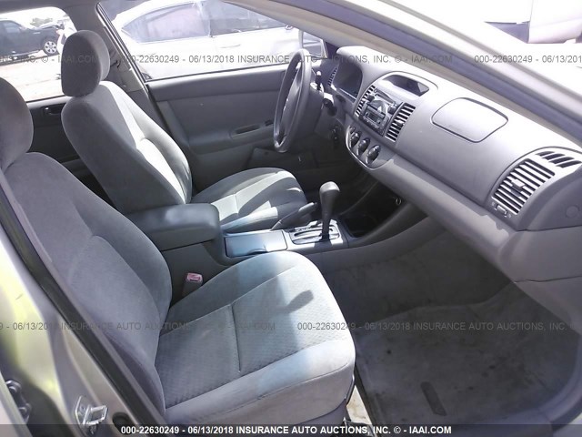 4T1BE32K54U910649 - 2004 TOYOTA CAMRY LE/XLE/SE 银色 照片 5