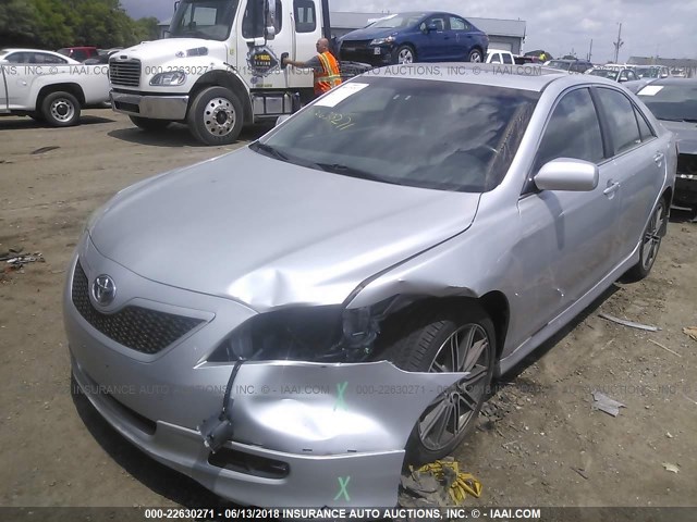 4T1BK46KX7U540019 - 2007 TOYOTA CAMRY NEW GENERAT LE/XLE/SE SILVER photo 2