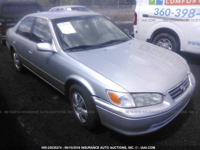 JT2BG28K5Y0381256 - 2000 TOYOTA CAMRY LE/XLE SILVER photo 1