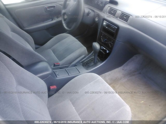 JT2BG28K5Y0381256 - 2000 TOYOTA CAMRY LE/XLE SILVER photo 5