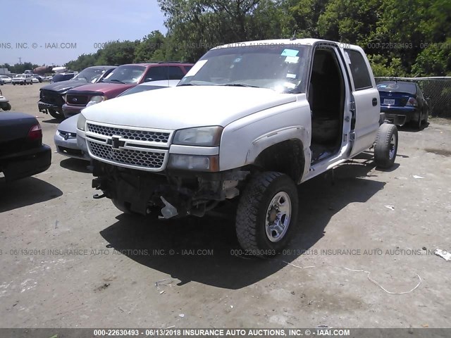 1GCHK232X5F866718 - 2005 CHEVROLET SILVERADO K2500 HEAVY DUTY WHITE photo 6