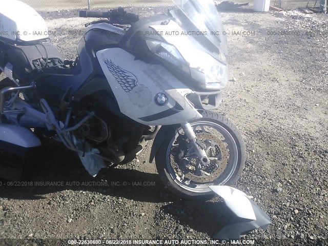 WB1044003CZW21435 - 2012 BMW R1200 RT WHITE photo 5