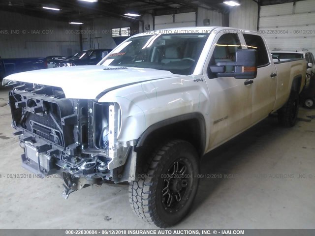 1GT12RE82GF127034 - 2016 GMC SIERRA K2500 HEAVY DUTY WHITE photo 2