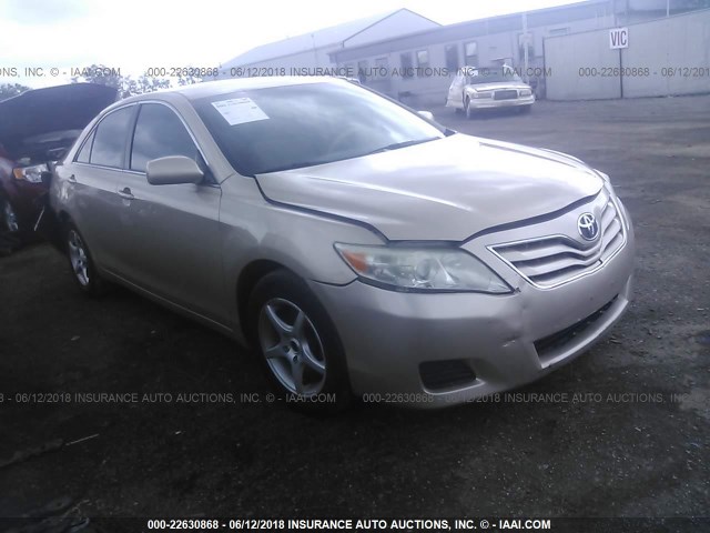 4T1BF3EK9BU592332 - 2011 TOYOTA CAMRY SE/LE/XLE GOLD photo 1