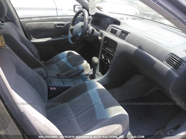 JT2BG22K8X0376589 - 1999 TOYOTA CAMRY LE/XLE GRAY photo 5