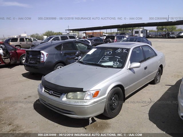 4T1BF22KX1U959901 - 2001 TOYOTA CAMRY LE/XLE SILVER photo 2