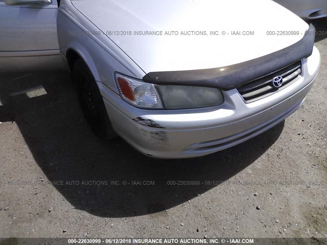 4T1BF22KX1U959901 - 2001 TOYOTA CAMRY LE/XLE SILVER photo 6