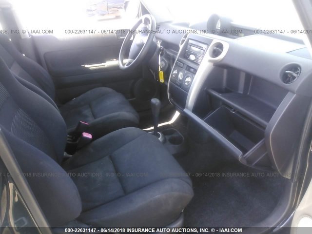 JTLKT324050186099 - 2005 TOYOTA SCION XB შავი ფოტო 5