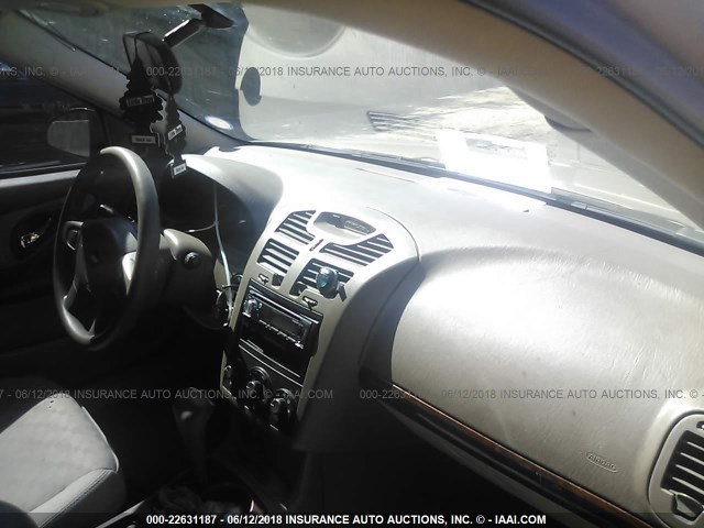 1G1ZT54805F216780 - 2005 CHEVROLET MALIBU LS BEIGE photo 5