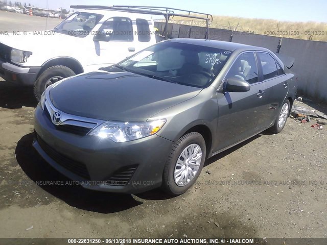 4T4BF1FK1ER426559 - 2014 TOYOTA CAMRY L/SE/LE/XLE GRAY photo 2