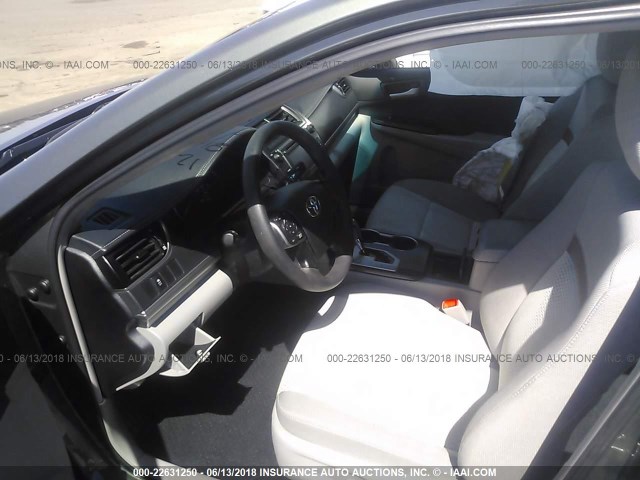4T4BF1FK1ER426559 - 2014 TOYOTA CAMRY L/SE/LE/XLE 灰色 照片 5
