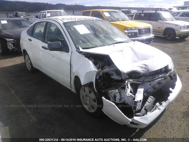 1FAHP34N28W136019 - 2008 FORD FOCUS S/SE WHITE photo 1