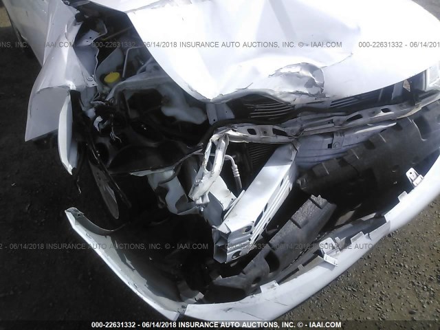 1FAHP34N28W136019 - 2008 FORD FOCUS S/SE WHITE photo 6