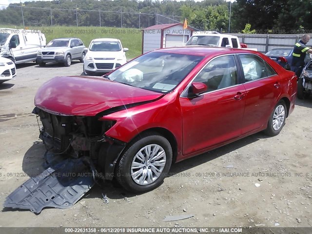 4T4BF1FK1ER360465 - 2014 TOYOTA CAMRY L/SE/LE/XLE RED photo 2
