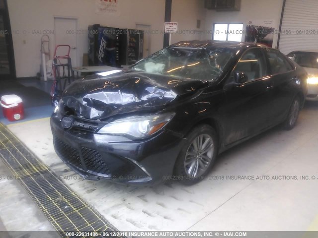 4T1BF1FK9FU030486 - 2015 TOYOTA CAMRY LE/XLE/SE/XSE 黑色 照片 2