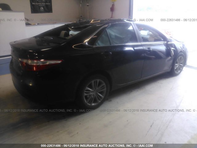 4T1BF1FK9FU030486 - 2015 TOYOTA CAMRY LE/XLE/SE/XSE 黑色 照片 4