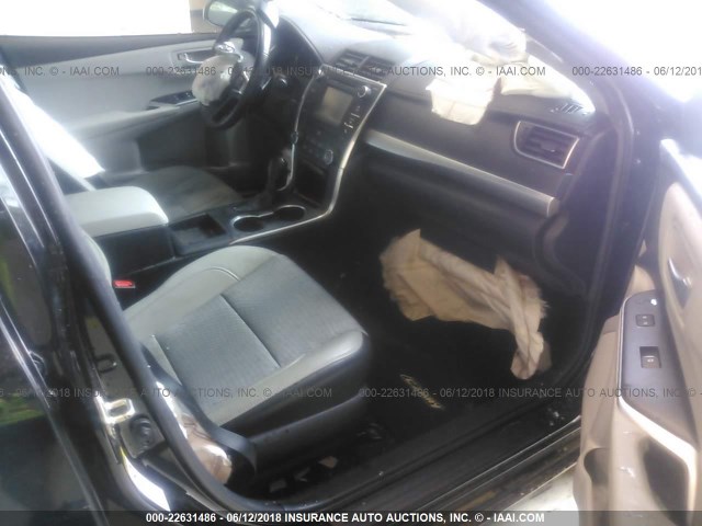4T1BF1FK9FU030486 - 2015 TOYOTA CAMRY LE/XLE/SE/XSE 黑色 照片 5