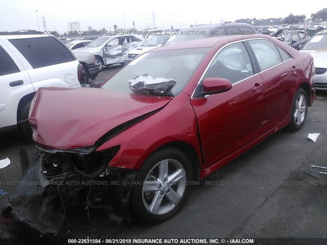 4T1BF1FK0DU701959 - 2013 TOYOTA CAMRY L/SE/LE/XLE 红色 照片 2