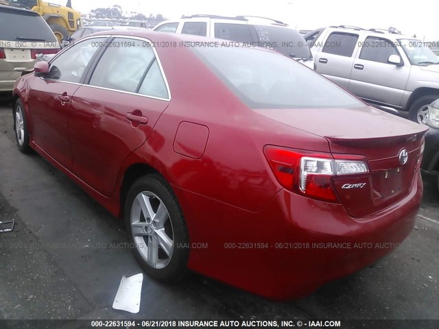 4T1BF1FK0DU701959 - 2013 TOYOTA CAMRY L/SE/LE/XLE 红色 照片 3