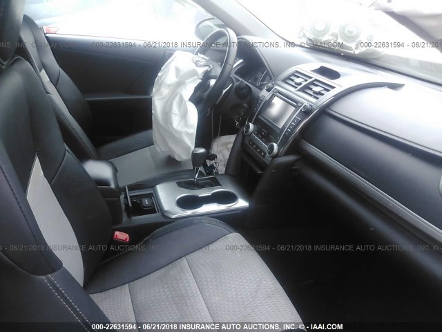 4T1BF1FK0DU701959 - 2013 TOYOTA CAMRY L/SE/LE/XLE 红色 照片 5