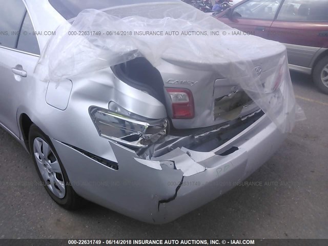 4T4BE46K18R044394 - 2008 TOYOTA CAMRY CE/LE/XLE/SE SILVER photo 6