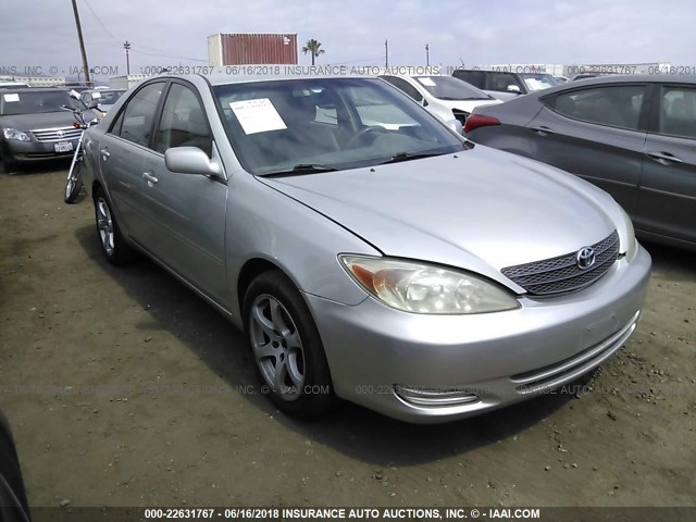 JTDBE32K920070528 - 2002 TOYOTA CAMRY LE/XLE/SE ვერცხლისფერი ფოტო 1