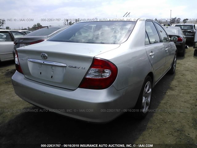 JTDBE32K920070528 - 2002 TOYOTA CAMRY LE/XLE/SE ვერცხლისფერი ფოტო 4