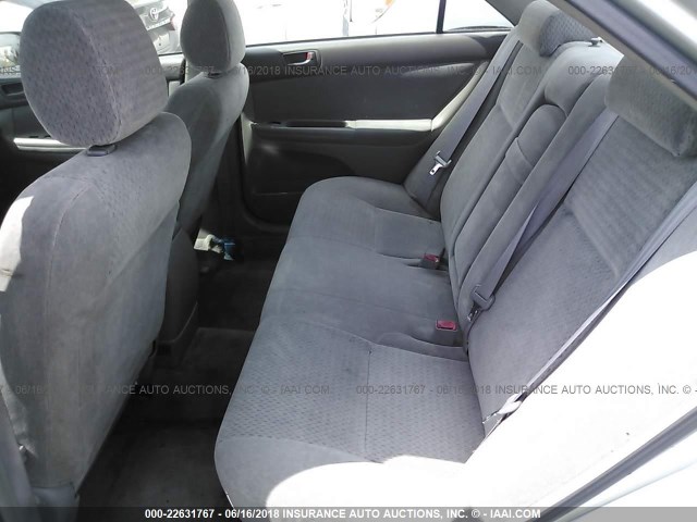 JTDBE32K920070528 - 2002 TOYOTA CAMRY LE/XLE/SE ვერცხლისფერი ფოტო 8